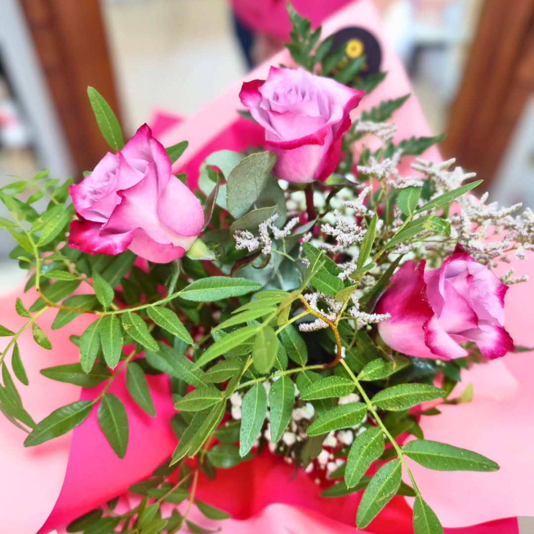 Buchet de trandafiri roz artificiali cu aspect natural, cadou elegant pentru aniversari si decor interior in Botosani.