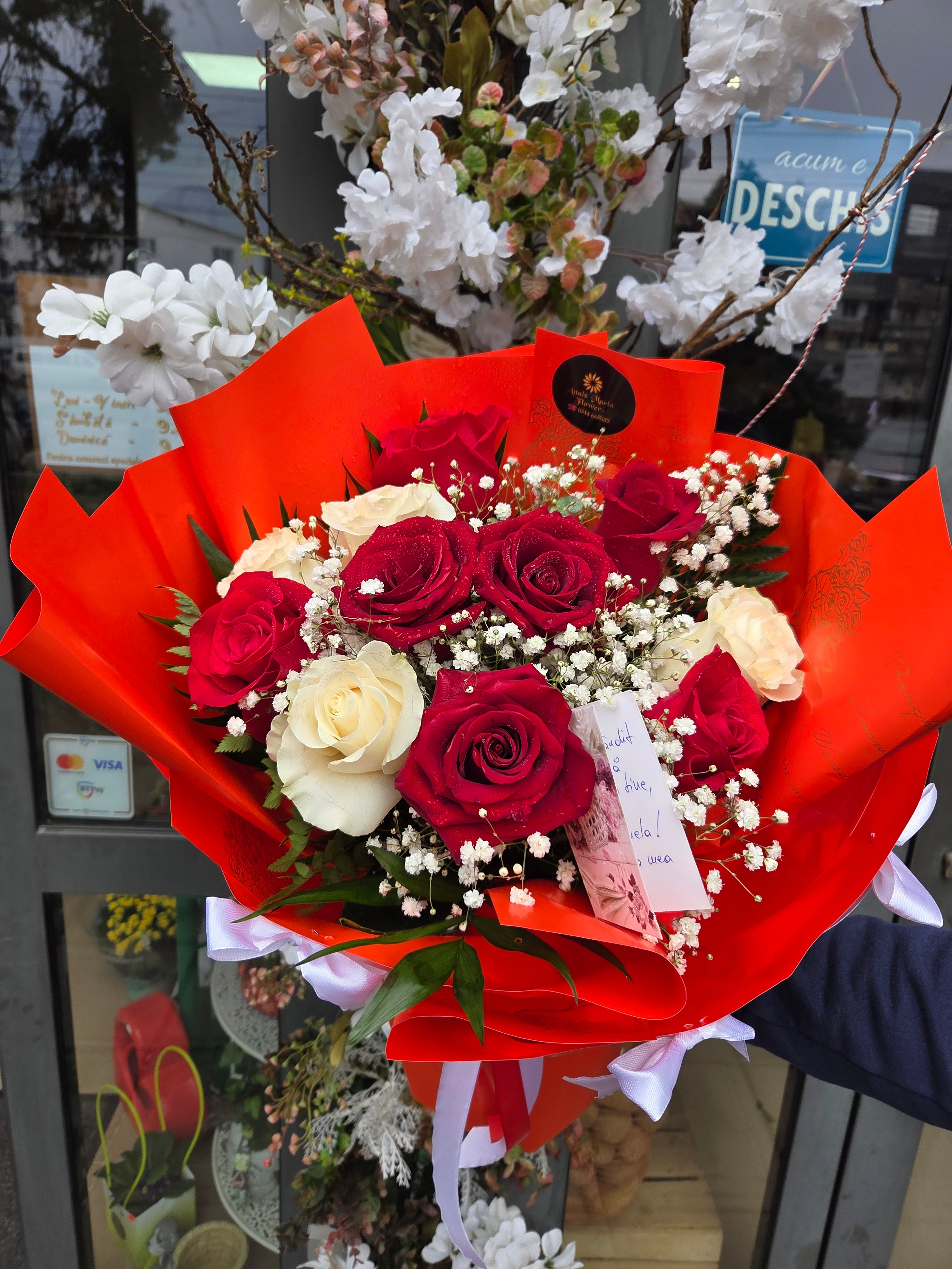 Buchet din trandafiri roșii si albi!